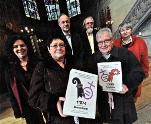 Im Januar reichten Anita Lachenmeier, Sylvia Debrunner, Oswald Inglin, Matthys Klemm, Christoph Gysin und Lisbeth Bieger (v.l.n.r.) die 2900 Unterschriften der beiden Gleichstellungsinitiativen ein.